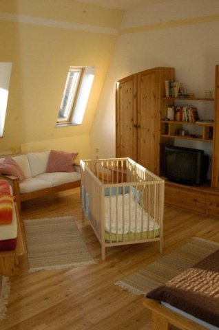 Galeriezimmer Fewo 2 mit Babybett